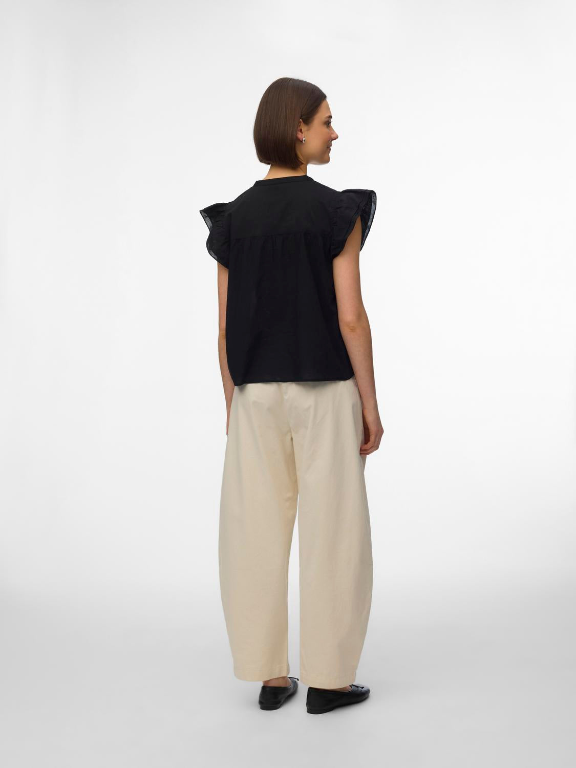 model_shot-back